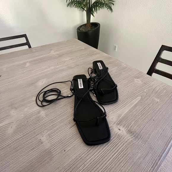 FINAL SALE-Steve Madden- Claremont sandal in black size 9 - Picture 6 of 10